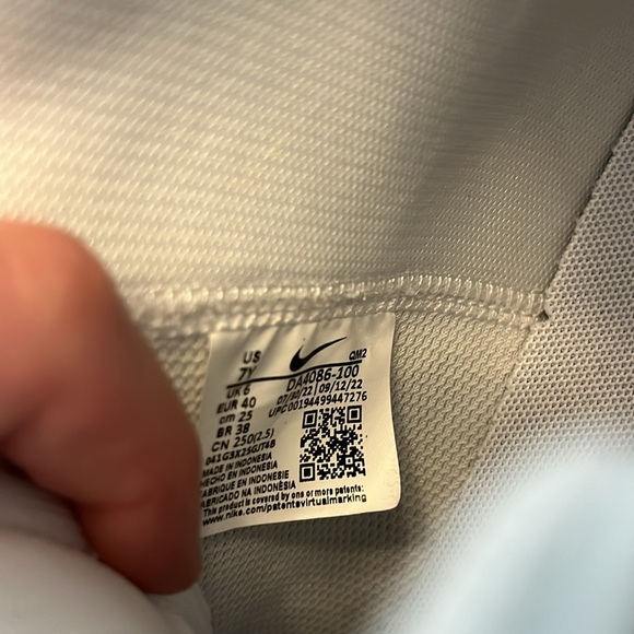 NWOT Nike Legacy Size 7Y - Picture 7 of 8